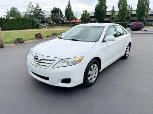 Used 2011 Toyota Camry LE FWD image 1