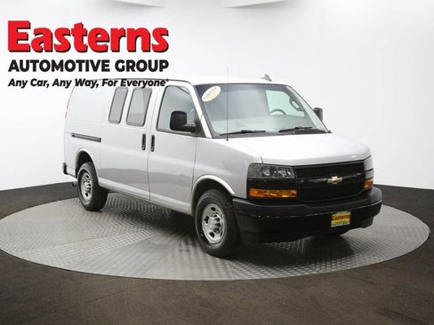 Used 2018 Chevrolet Express 2500 w/ Enhanced Convenience Package image 44
