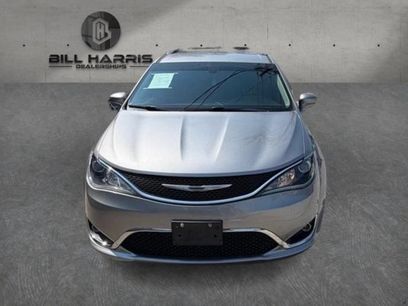 Used 2018 Chrysler Pacifica Touring-L w/ Tire & Wheel Group