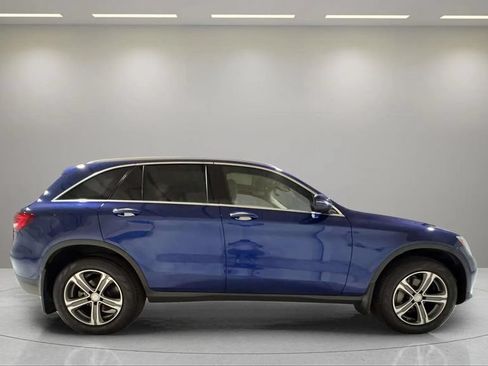 Used 2017 Mercedes-Benz GLC 300 4MATIC image 2