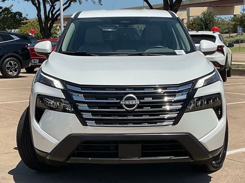 Used 2025 Nissan Rogue SV FWD image 2