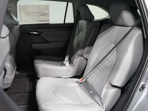 New 2026 Toyota Highlander XLE image 29