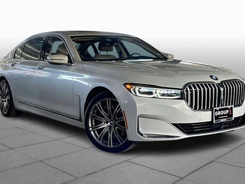 Used 2022 BMW 750i xDrive w/ Executive Package image 2