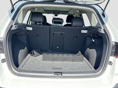 Used 2024 Volkswagen Taos SE w/ Panoramic Sunroof Package AWD/4WD image 12