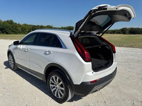 Used 2022 Cadillac XT4 Premium Luxury w/ Enhanced Visibility Package FWD image 4