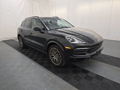 Used 2023 Porsche Cayenne Platinum Edition AWD/4WD image 4