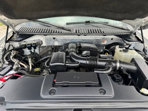 Used 2010 Ford Expedition EL Eddie Bauer image 8