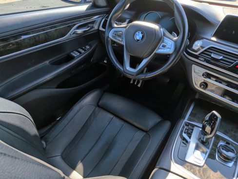 Used 2017 BMW 740i image 33