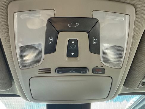 Used 2020 Toyota Sienna XLE image 23