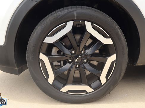 Used 2024 Kia Telluride EX w/ EX Captain's Chair Package FWD image 10