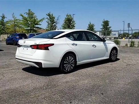 Used 2023 Nissan Altima 2.5 SV image 2