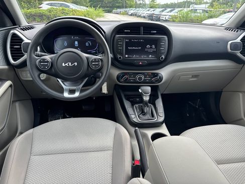 Used 2025 Kia Soul LX w/ LX Technology Package FWD image 22