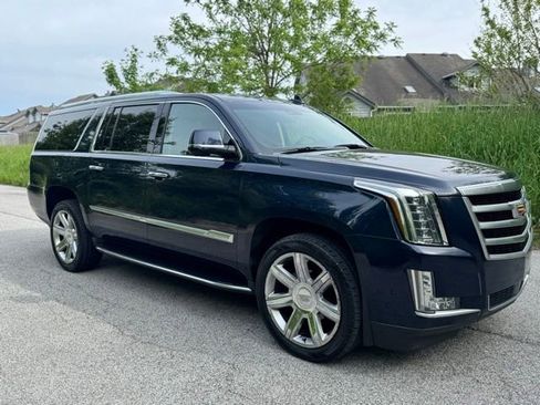 Used 2019 Cadillac Escalade ESV Premium Luxury AWD/4WD image 4
