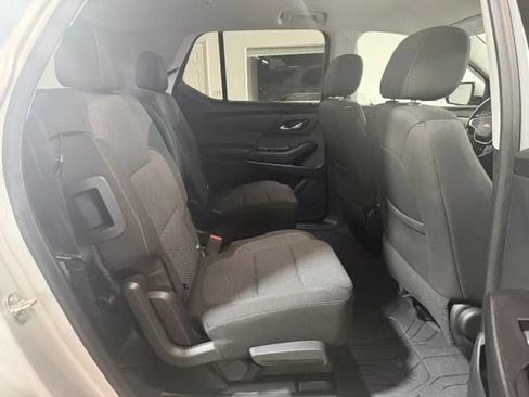 Used 2020 Chevrolet Traverse LT FWD image 12