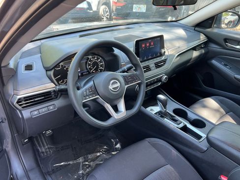 Used 2025 Nissan Altima 2.5 SV image 35
