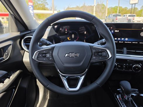 New 2026 Chevrolet Trax LT w/ Driver Confidence Package image 15