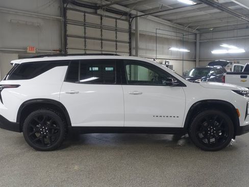 Used 2024 Chevrolet Traverse RS image 8