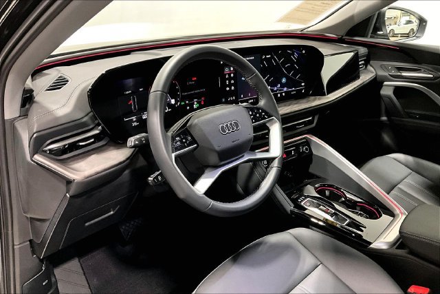 Used 2025 Audi Q5 Premium w/ Convenience Package AWD/4WD image 8