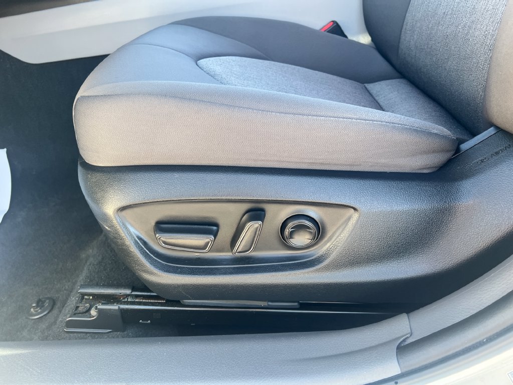 Used 2024 Toyota Camry LE AWD/4WD image 18
