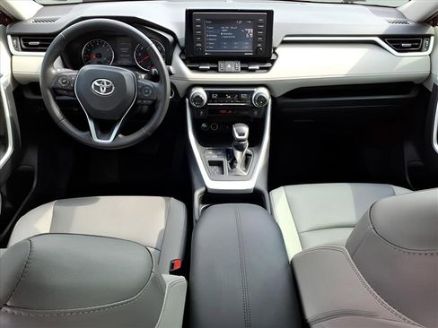 Used 2020 Toyota RAV4 XLE Premium image 21
