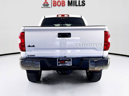 Used 2017 Toyota Tundra SR5 w/ SR5 Upgrade Package image 6