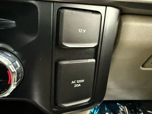 Certified 2025 Ford F450 Platinum w/ Platinum Plus Package image 41