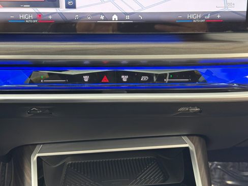 Used 2023 BMW i7 xDrive60 w/ Executive Package 2 image 34