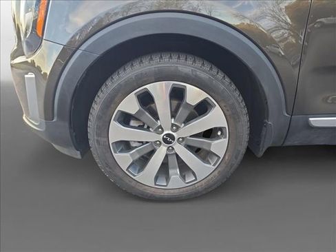 Used 2022 Kia Telluride EX w/ EX Premium Package image 9