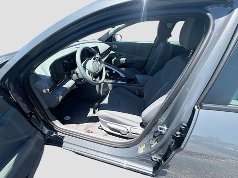 New 2026 Hyundai Elantra SE FWD image 14