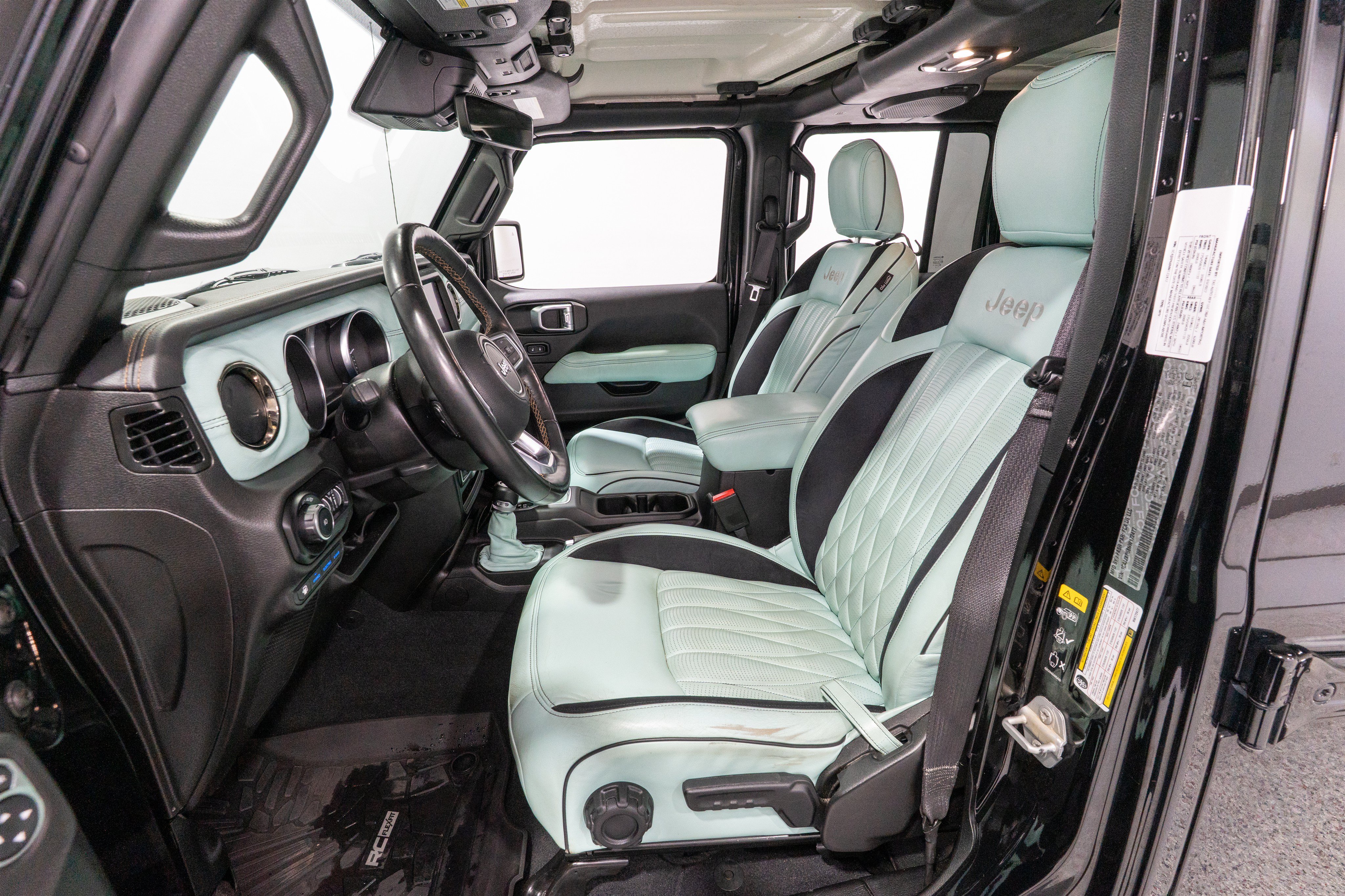 Used 2022 Jeep Wrangler Unlimited Sahara AWD/4WD image 15