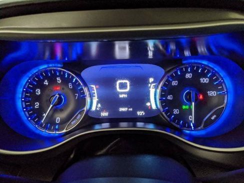 Used 2024 Chrysler Pacifica Touring-L FWD image 14