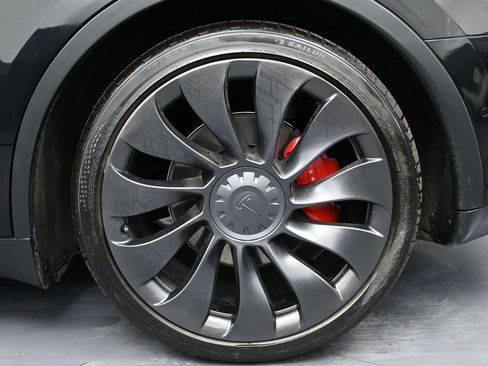 Used 2022 Tesla Model Y Performance image 9