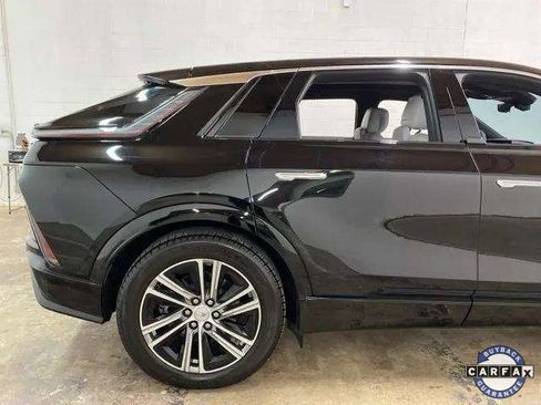 Used 2023 Cadillac Lyriq 2WD image 99
