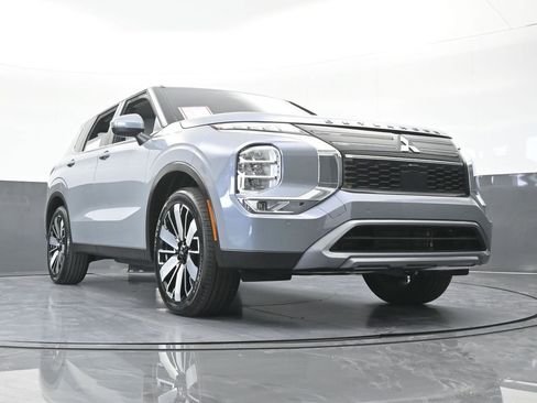 Used 2025 Mitsubishi Outlander SE FWD image 71