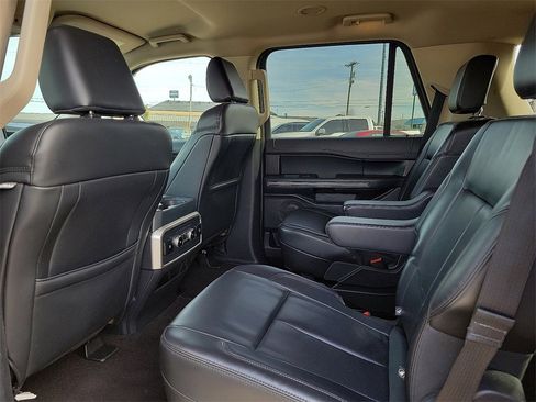 Used 2022 Ford Expedition XLT image 10
