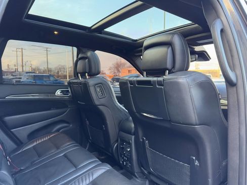 Used 2017 Jeep Grand Cherokee SRT image 32