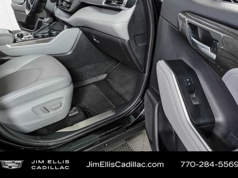 Used 2021 Toyota Highlander Platinum AWD/4WD image 25