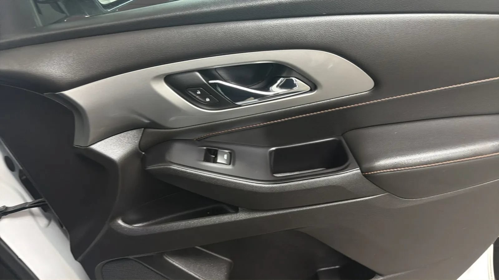 Used 2018 Chevrolet Traverse LT FWD image 18