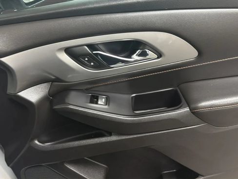 Used 2018 Chevrolet Traverse LT FWD image 18