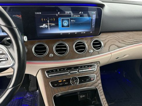 Used 2019 Mercedes-Benz E 300 4MATIC image 11