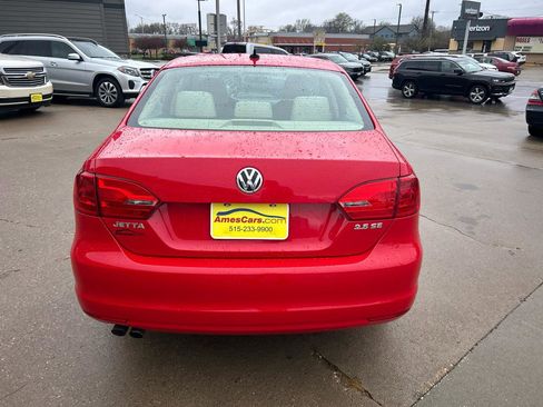 Used 2012 Volkswagen Jetta SE image 4