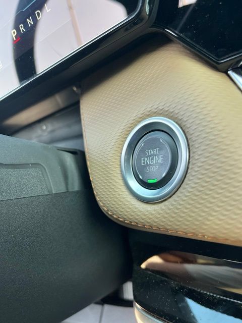 Used 2025 Chevrolet Equinox ACTIV w/ Convenience Package III FWD image 23