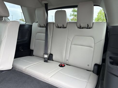Used 2022 Nissan Pathfinder SL AWD/4WD image 14