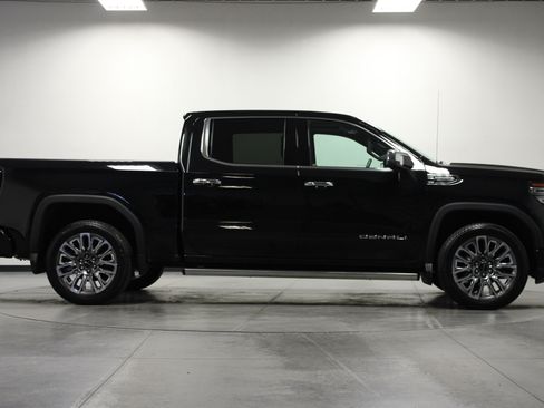 Used 2026 GMC Sierra 1500 Denali Ultimate AWD/4WD image 3