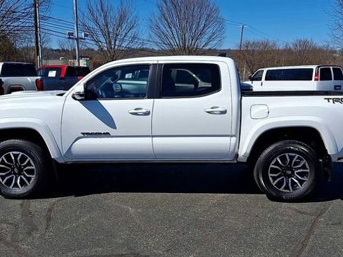 Used 2023 Toyota Tacoma TRD Sport w/ Technology Package image 5