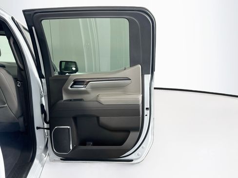 Used 2025 GMC Sierra 1500 SLT RWD image 30