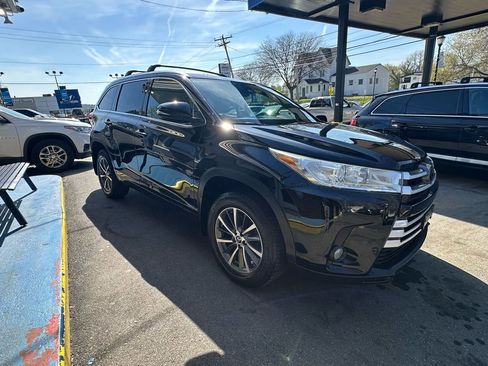 Used 2018 Toyota Highlander XLE image 6