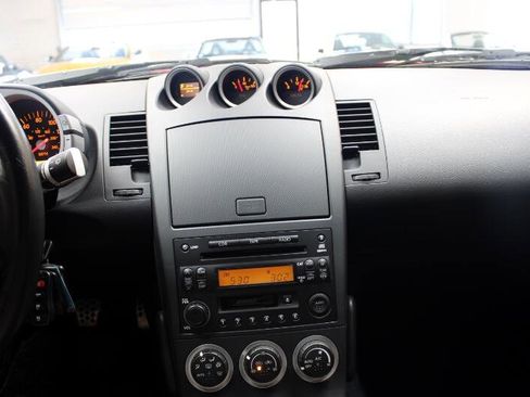 Used 2004 Nissan 350Z Touring w/ Cargo Convenience Pkg image 10