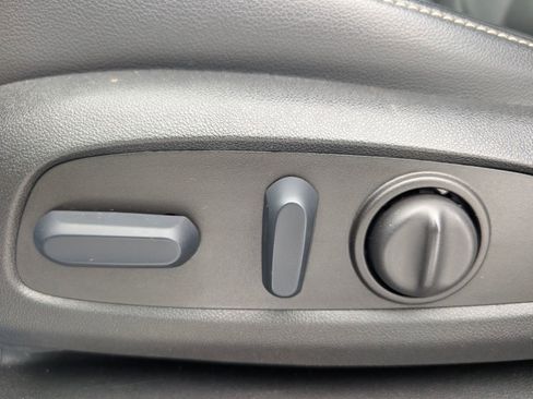 Used 2023 GMC Acadia SLT image 12