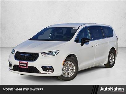 New 2025 Chrysler Pacifica Select